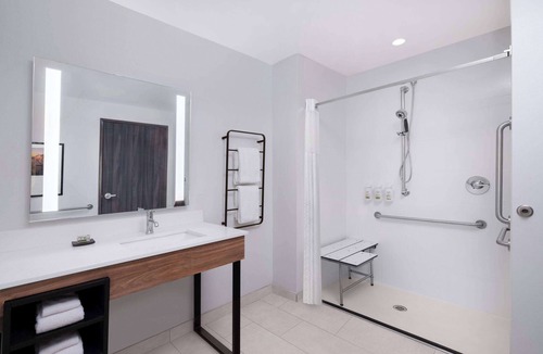 Chelsea Hotel | La Quinta by Wyndham Chelsea Birmingham