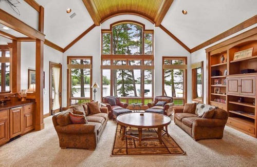 Three Lakes House | Lake Breeze Luxury Executive Retreat