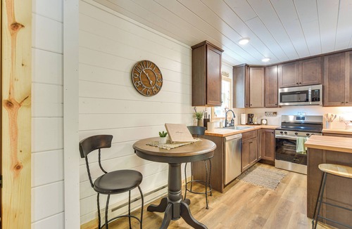 Danbury Cottage | Lake Days, Links & Trails! Danbury Cottage