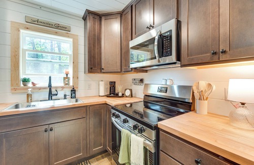 Danbury Cottage | Lake Days, Links & Trails! Danbury Cottage