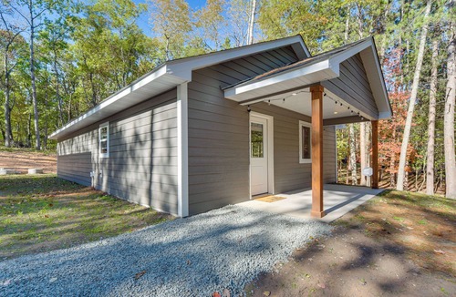 Danbury Cottage | Lake Days, Links & Trails! Danbury Cottage