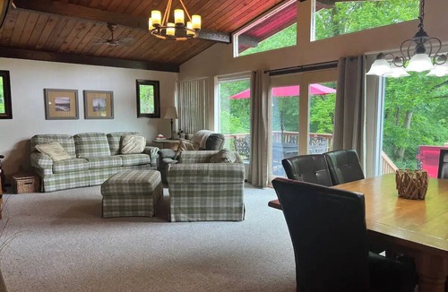 Cynthiana House | Lake front 3-bedroom house @ Rocky Fork Lake with Private Dock
