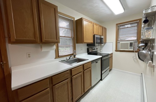 Higganum House | Lake Front home, dock w/2 kayaks, firepit, grill, pedal boat. Lv2 EV charger