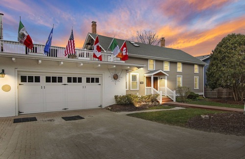 Lake Geneva House | Lake Geneva Lakefront Home, Private Beach, Private Pier, Rooftop Deck. Sleeps 18