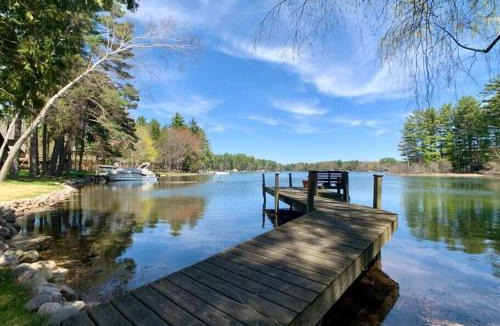 Waupaca House | Lake House Family Vacation - Sleeps 12 Dock Kayaks Paddle Boards