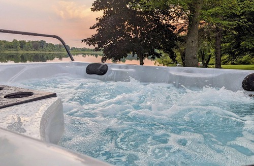 Bronson House | Lake house with swimming and kayaks