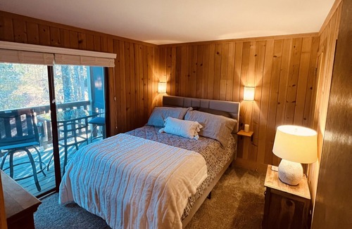 Salem Condo | Lake Keowee condo near Clemson, hiking, golf, boating