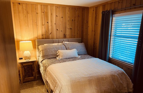 Salem Condo | Lake Keowee condo near Clemson, hiking, golf, boating