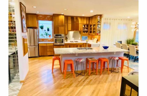 Flowery Branch House | Lake Lanier Waterfront Retreat – Private Dock, Kayaks & Fire Pit – Sleeps 9