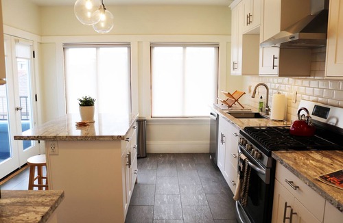 Grand Lake House | Lake Merritt Charming Home with Natural Light (3BD/3Bath) w/Free Parking