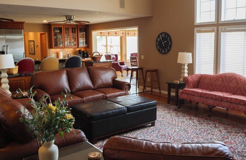Alexandria House | Lake Pointe Lodge: 6BR Lakefront Retreat w/Free Pontoon, Dock & Firepit