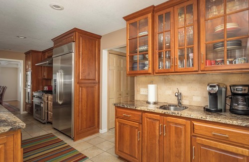 Alexandria House | Lake Pointe Lodge: 6BR Lakefront Retreat w/Free Pontoon, Dock & Firepit