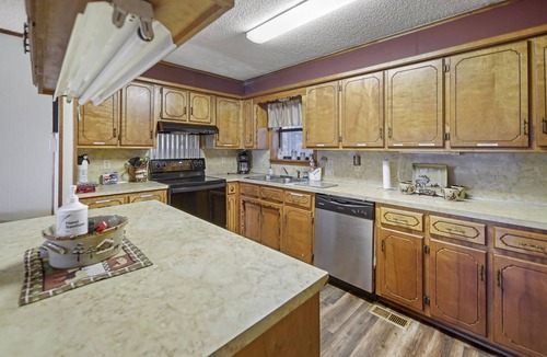 Dennis House | Lake View and Access! - 2 Bdrm, sleeps 6, beautiful lake views!