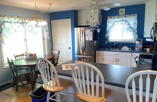Black Wolf House | Lake Winnebago Water Front! Fishing! Boating! Quiet Bay! EAA!