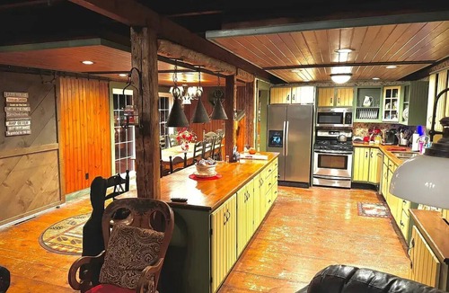 Alton Cottage | Lake Winnipesaukee View and Access - Stones throw to Public Beach and Boat Ramp