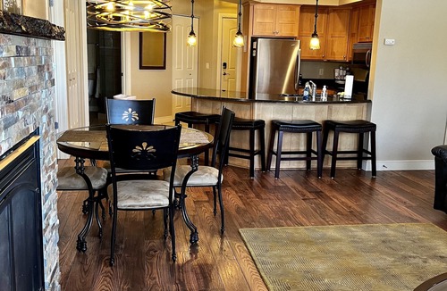 Birchwood Condo | Lakefront 1BR Condo on Golf Course with Indoor Pool/Hot Tub - Tagalong Resort