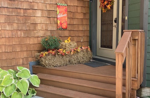 Brooklyn House | Lakefront 270 view, beach, hot tub, wineries! Last call of summer, Aug. 17-20