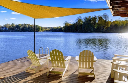Livingston House | Lakefront Boat Dock, Kayaks & Amazing Sunsets