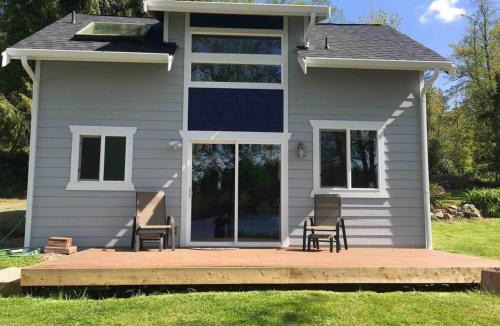 Eatonville House | Lakefront Bungalow! 35 Miles to Mt Rainier!