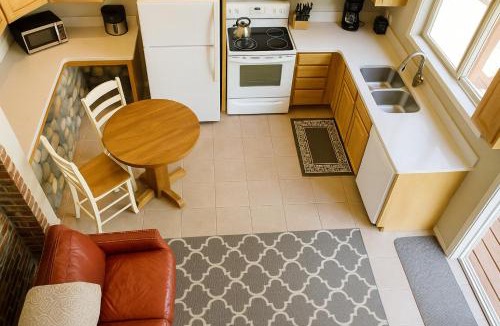 Eatonville House | Lakefront Bungalow! 35 Miles to Mt Rainier!