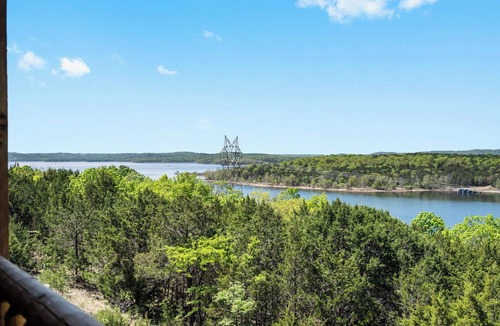 Table Rock Cabin | Lakefront Cabin–Pool, Private Hot, Tub & Fireplace