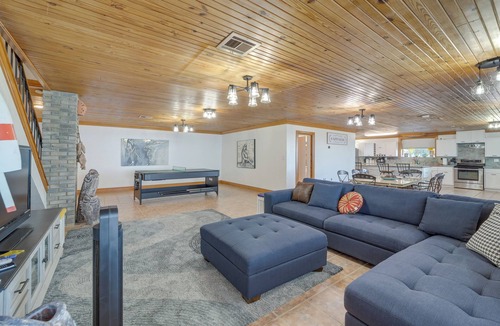 Hoyt House | Lakefront Eufaula Escape w/Dock + Private Beach!