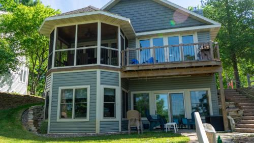 Waupaca House | Lakefront Home 4 Bedroom 4 Bath Sleeps 12