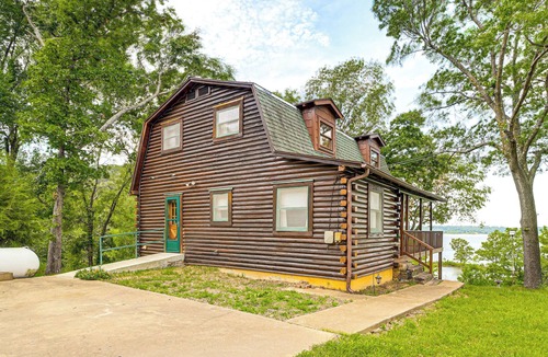 Mayes County Cottage | Lakefront Home w/Boat Ramp Near Spavinaw Rec Area