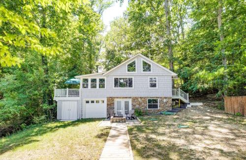 Chesapeake Ranch Estates-Drum Point House | Lakefront Lusby Home w/Fire Pit: 3 Mi to Beach!