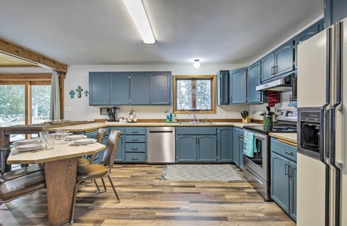 Mercer House | Lakefront Mercer Home: Private Dock & Kayaks!