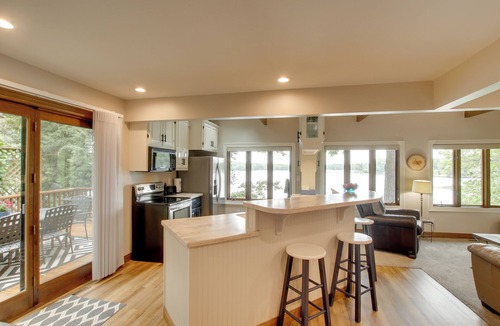 Plymouth Cottage | Lakefront Plymouth Cottage w/Private Hot Tub