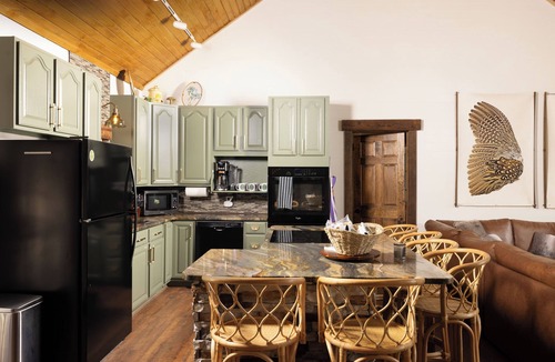 West Union House | Lakefront Private Cove Retreat w/Sandy Beach, Dock, Hot Tub + Boat & Ski Option