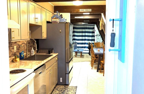 Fackler Cottage | Lakefront- Private Dock w/Kayaks! A Fisherman's Paradise! WITH NEW HOT TUB!