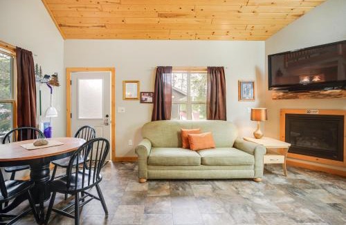 Townsend House | Lakefront Wisconsin Cabin: Dock, Walk to Beach!