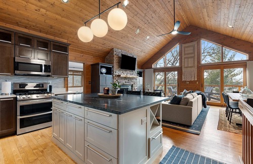 Pine River Cabin | Lakehouse Escape on pristine Round Lake in quaint Wild Rose