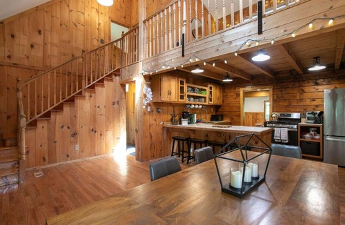 Sherwood Forest House | Lakes & Leisure! Spacious Berkshire Getaway