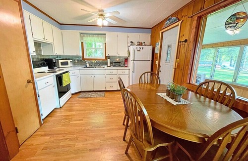 Butternut Cabin | Lakeshore Pines on Schnur Lake