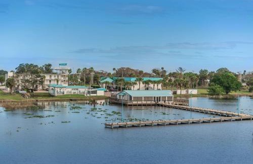 Taylor Creek Resort | Lakeshore Resort and Marina