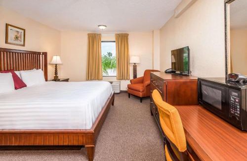 Taylor Creek Resort | Lakeshore Resort and Marina