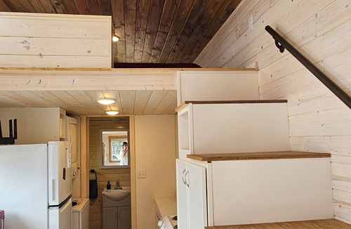 Shelton Apartment | Lakeside, Cozy Tiny Home - Quaint and Fully Equipped