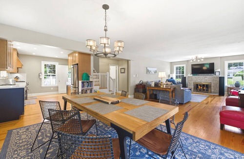 Lakeside Cottage | Lakeside Home Walking Distance To Association Beach!