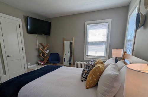 Lakeside - Lester Park Apartment | Lakeside Studio | Cozy East Side Apartment