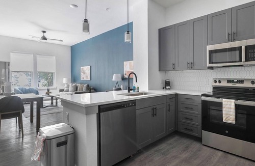 MLK Apartment | Landing | Amazing 1BD, Courtyard, Rooftop Lounge