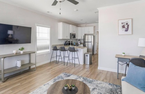 Huntsville Apartment | Landing | Amazing 1BD, Gym, Pool