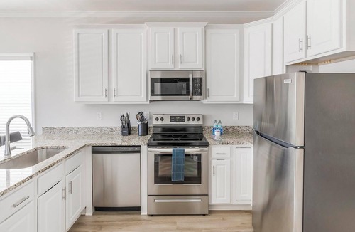 Huntsville Apartment | Landing | Amazing 1BD, Gym, Pool