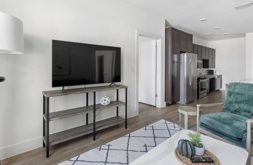Fort Worth Apartment | Landing | Beautiful 2BD, Courtyard, Clubhouse