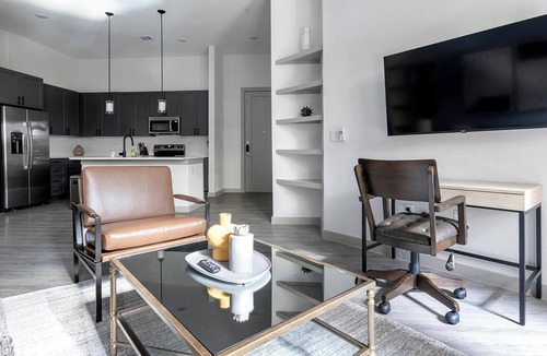 MLK Apartment | Landing | Beautiful 2BD, Game Room, Courtyard