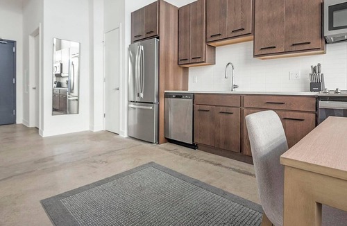 Downtown St. Louis Apartment | Landing | Beautiful Studio, Gym, Courtyard
