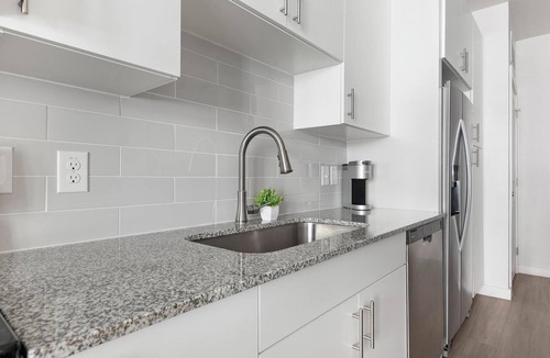 Sweetbriar Apartment | Landing | Beautiful Studio, Pool, Gym