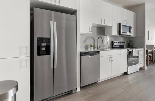 Sweetbriar Apartment | Landing | Chic 1BD, Pool, Gym